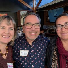 Carina Bracer (2003), Francisco Dóñez (2007), and Catalina Garzón-Galvis (2005) smile for a selfie.